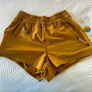 Vuori Shorts